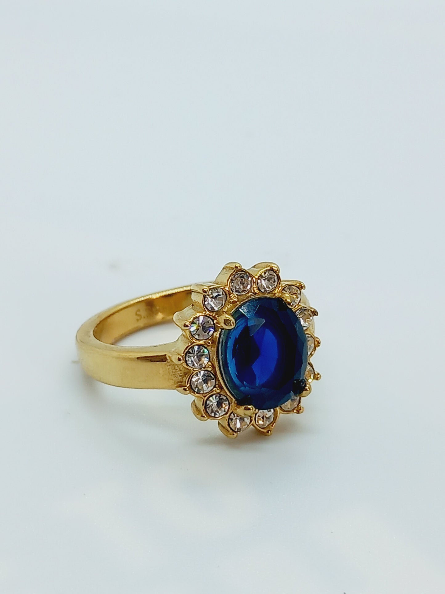 Bague avec pierres bleue en cristal ça existe en collier