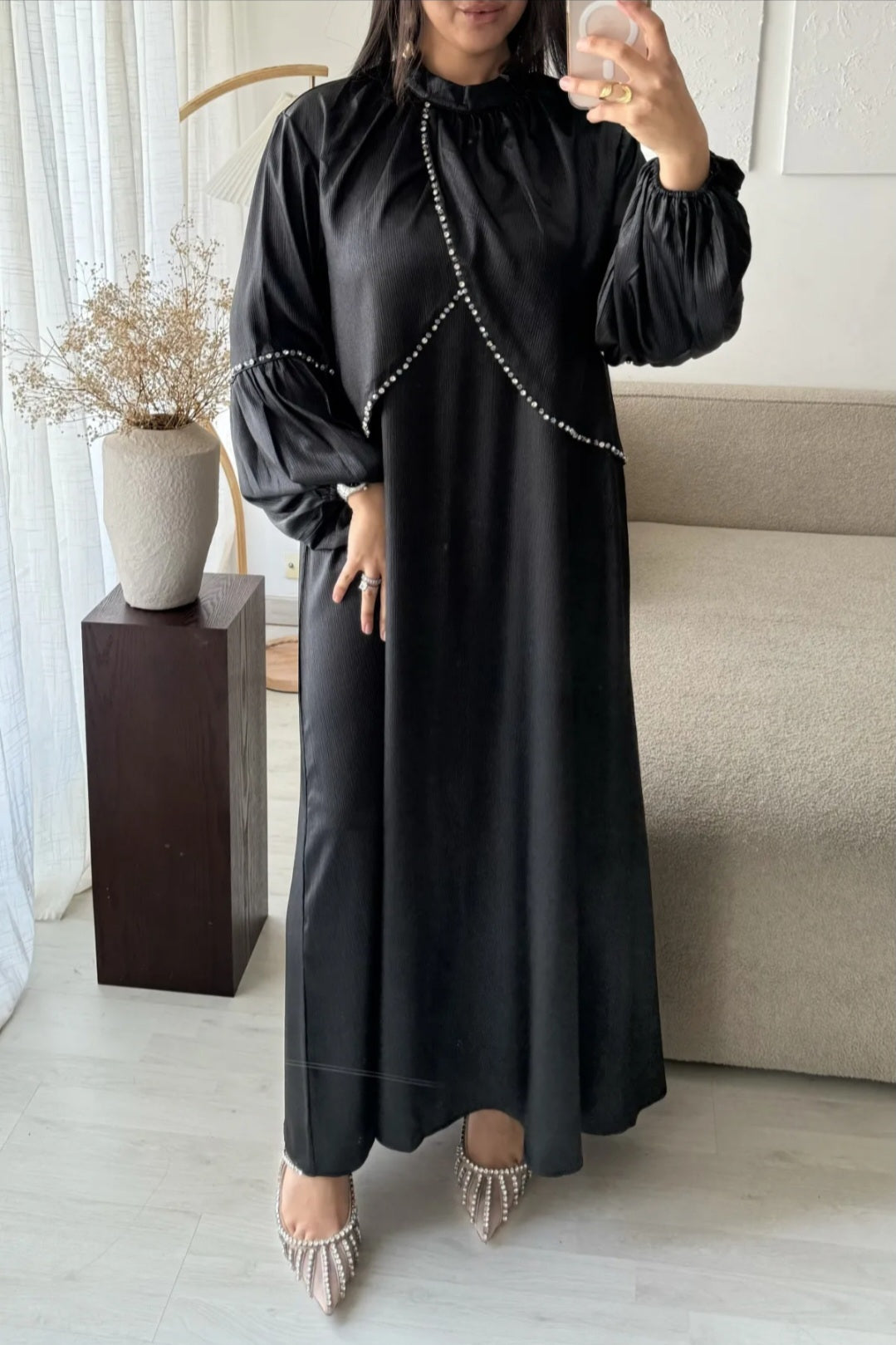 Robe noir brillant moderne avec strass