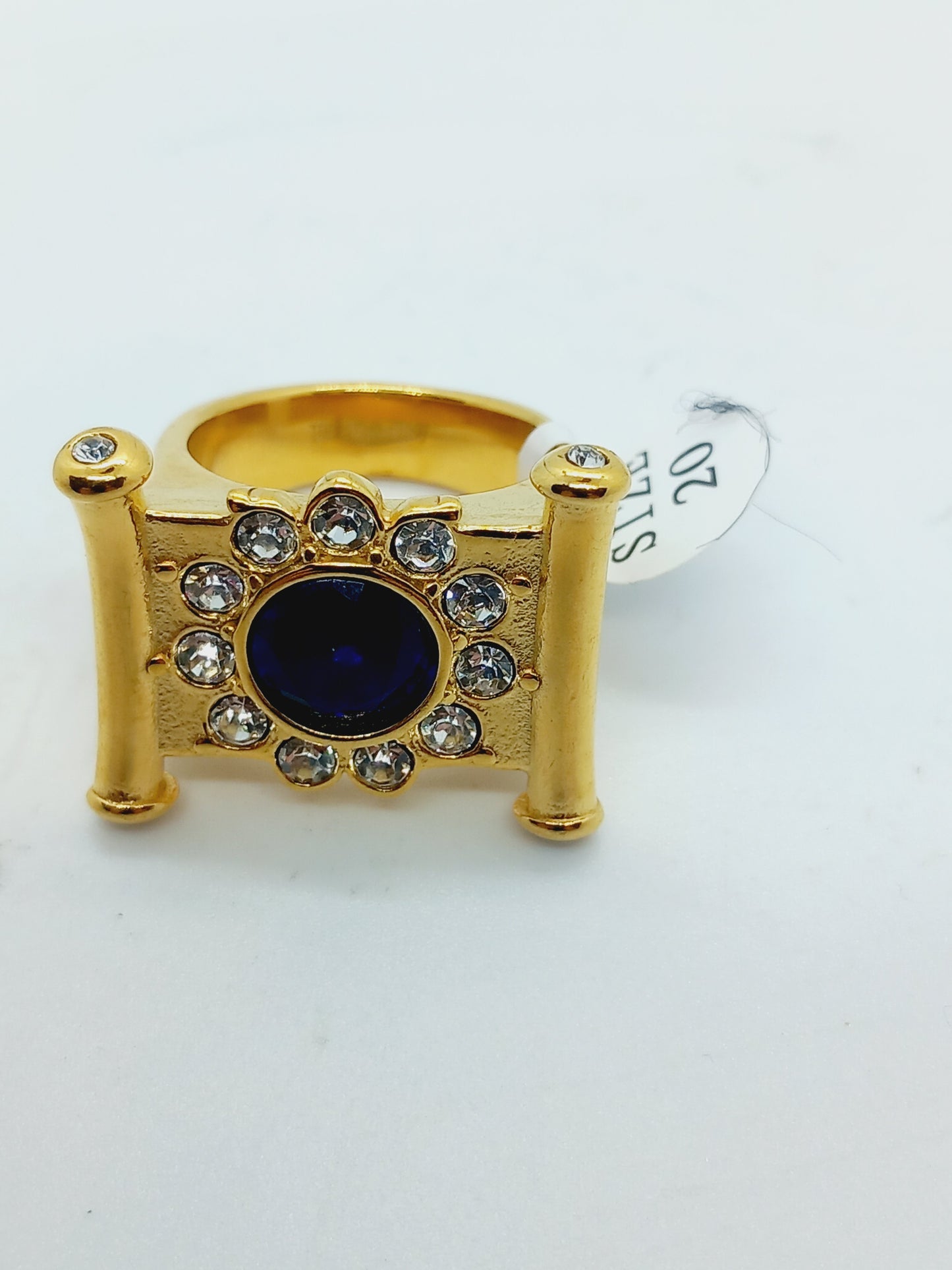 Bague avec diamant bleu