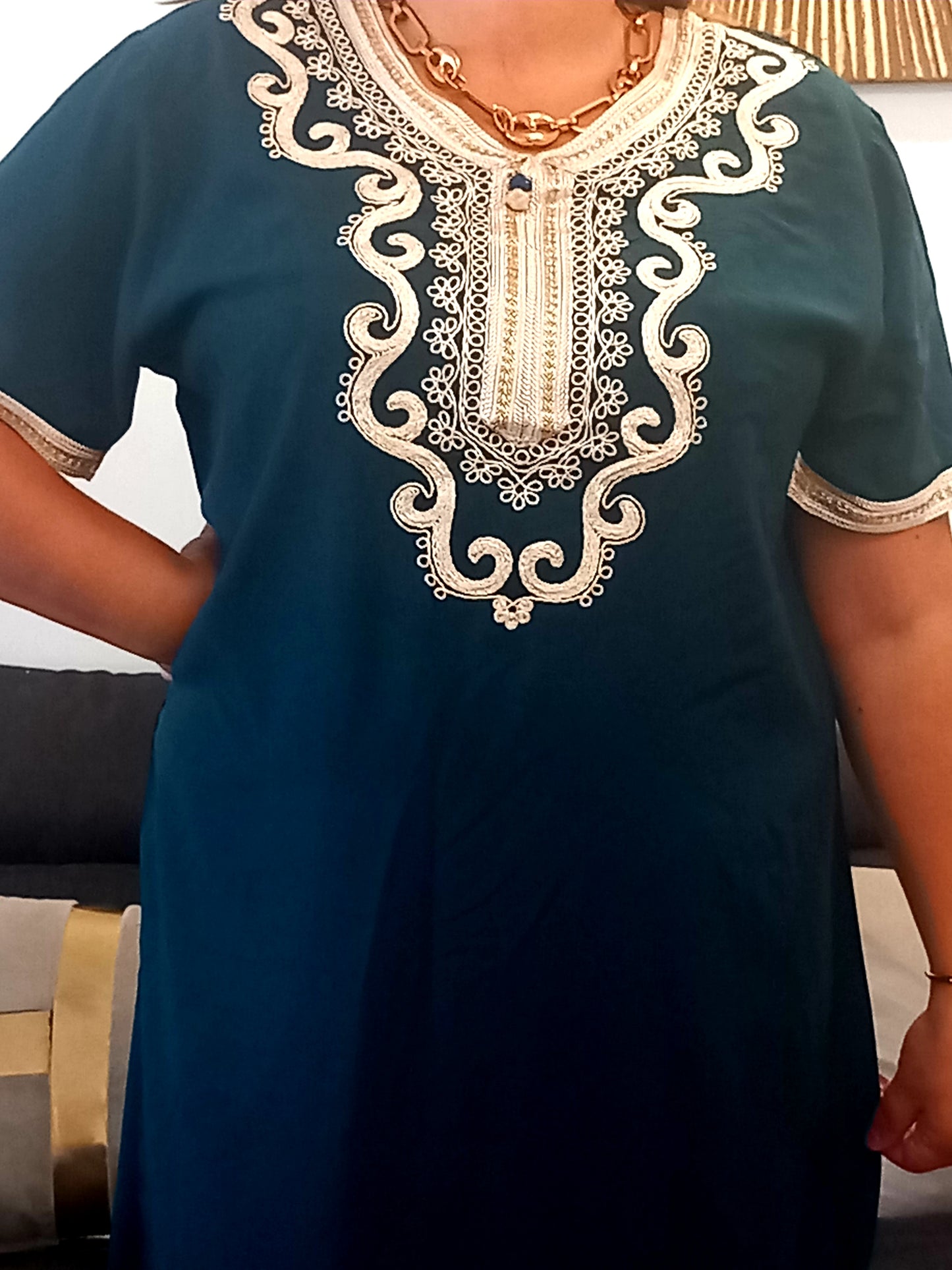 Robe maison brodée