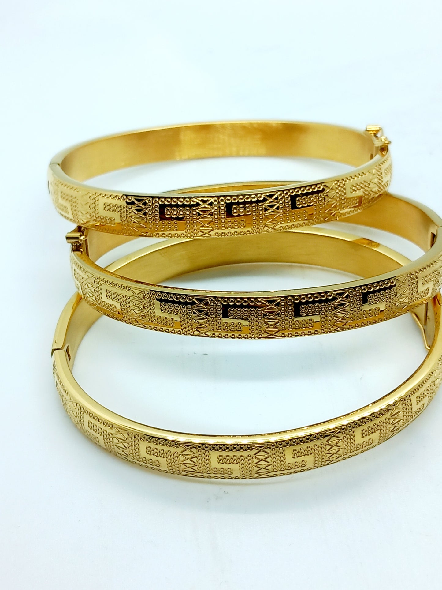 Trois bracelets varsaceee en acier inoxydable