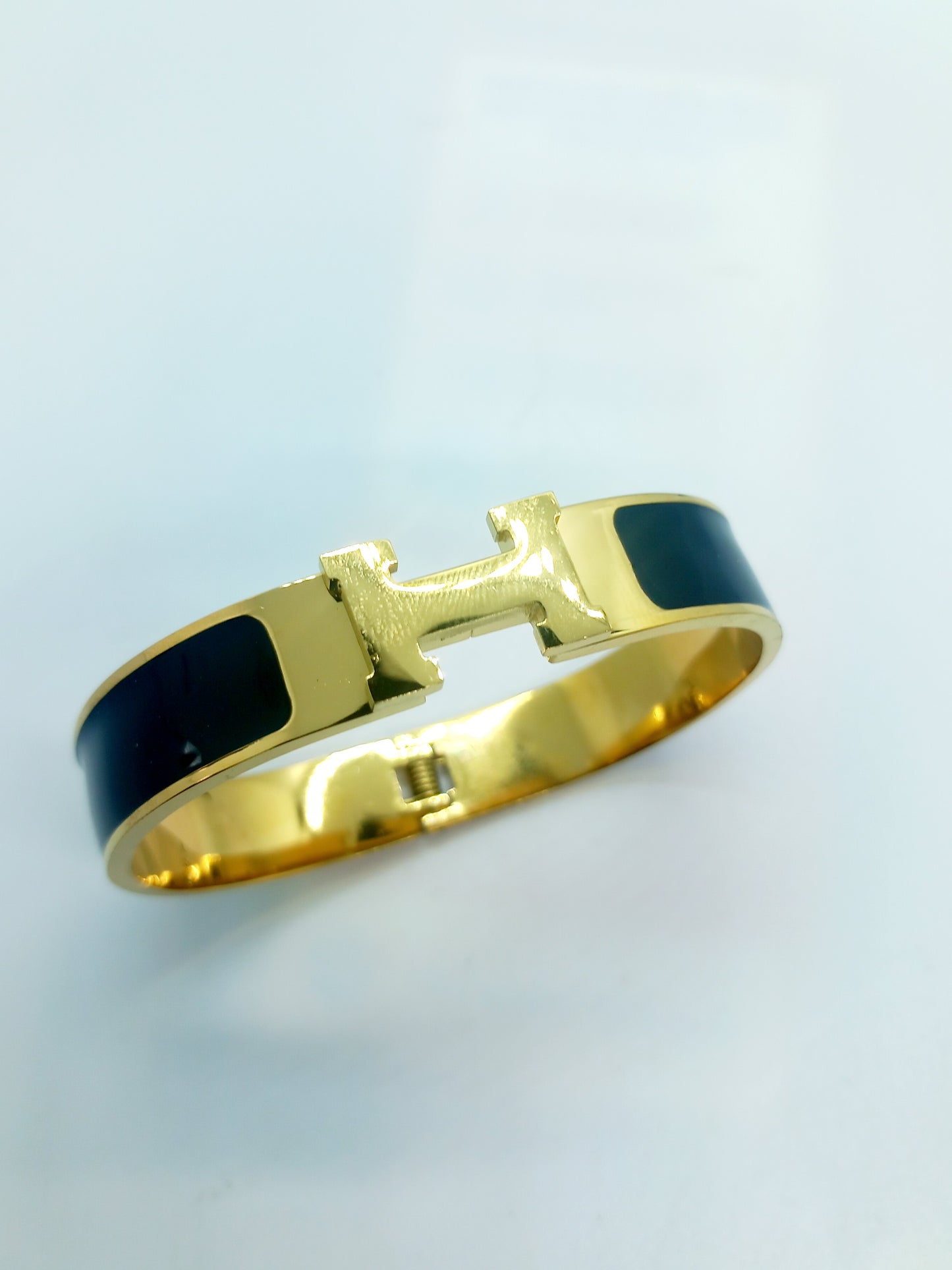 Bracelets H plusieurs couleurs