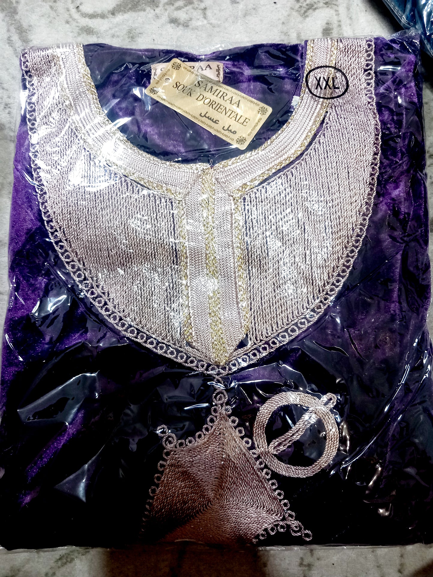 Robe modèle khanjar en velours brillant