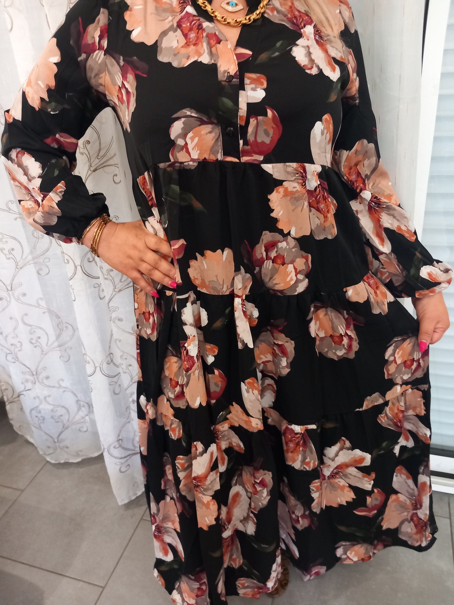 Robe satin à fleurs noir ou beinge