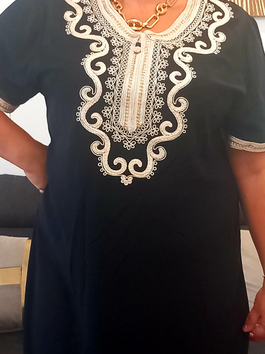 Robe maison brodée