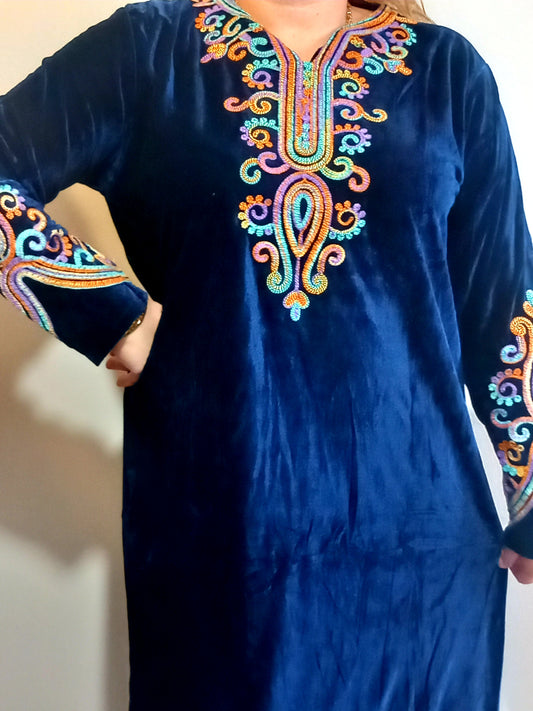 Robe maison brodée fleur en velours