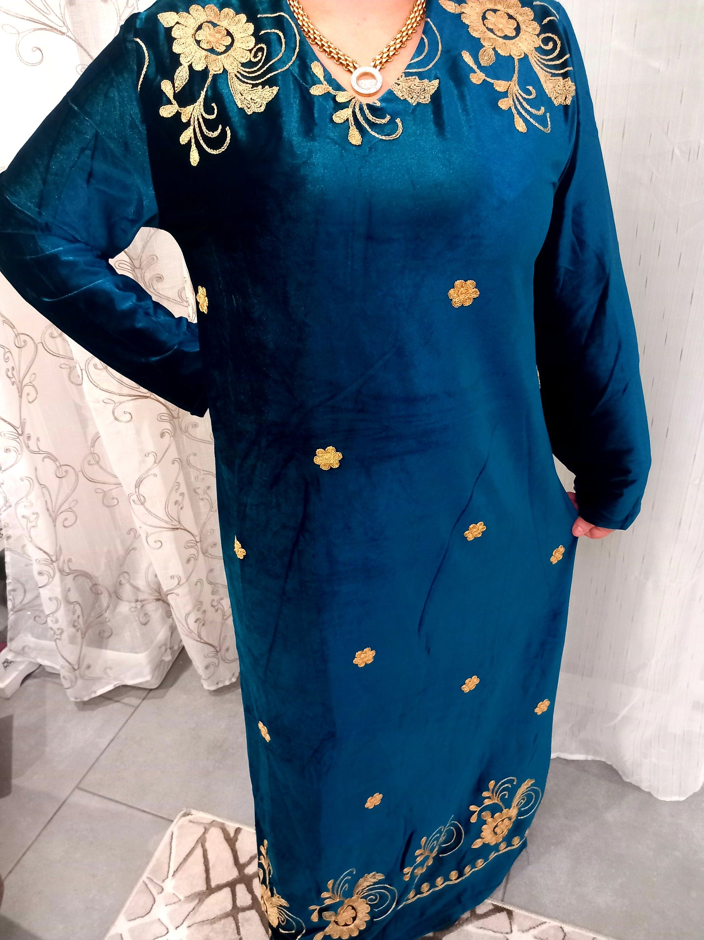 Robe brodé en velours nouvelle collection