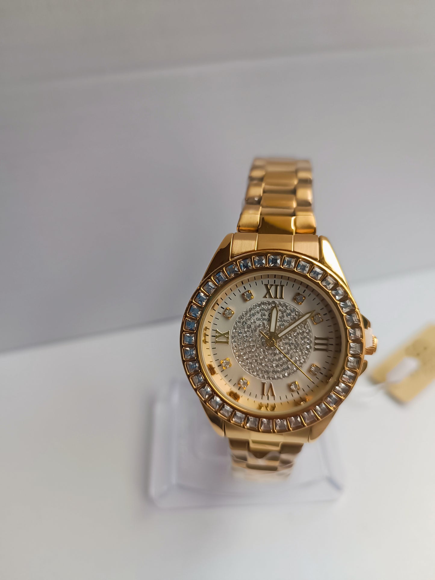 Montre femme couleur or en acier inoxydable